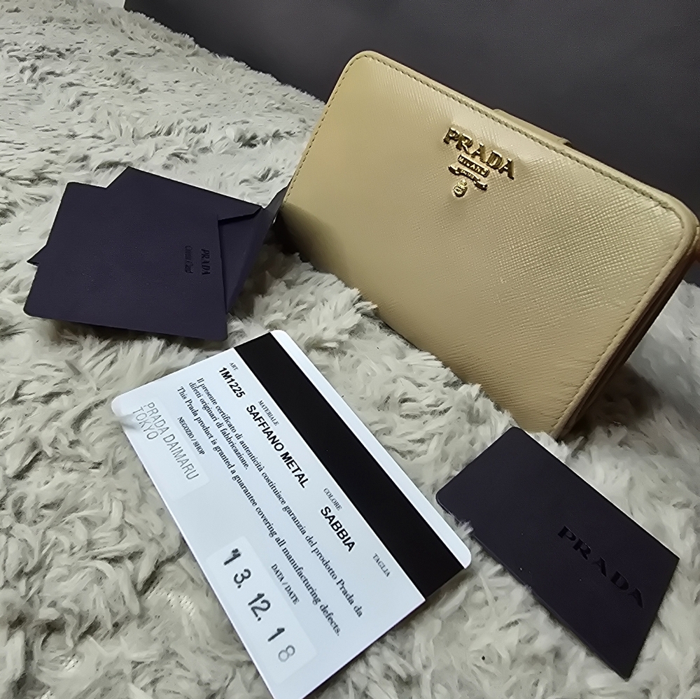 SOLD-PRADA SMALL SAFFIANO LEATHER WALLET